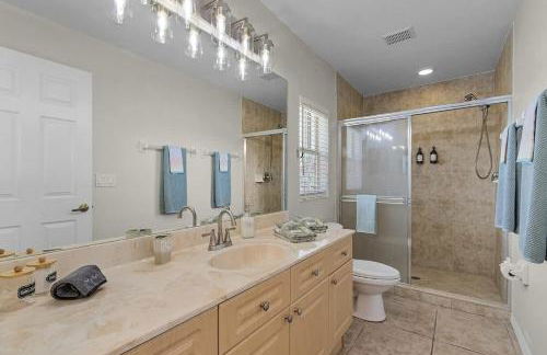 Sunny 4BR with Screened in Pool and Lanai - Foto 25