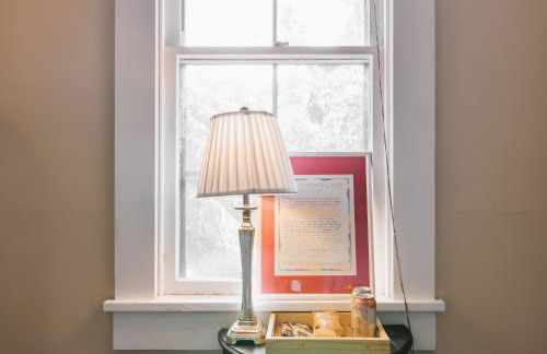 Holiday Group Winter Retreat at 4BR Victorian Home in UT Campus& Downtown - Foto 9