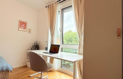 New-three room-Entire Apartment with two Balconies & Garage, Central-Fast Access to City Center - Barmbek -Stadtpark - Foto 42