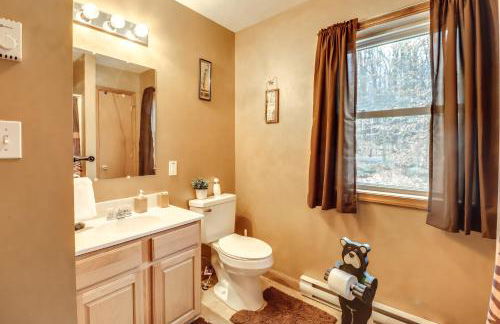 Private Hot Tub and Lake Access Poconos Escape! - Foto 13