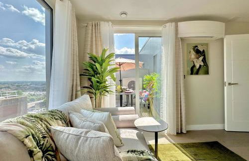 Contemporary Bromley Penthouse with Balcony - Foto 14