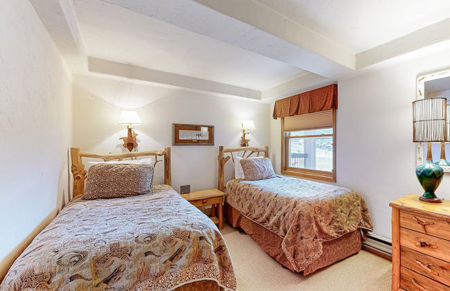 Torian Plum Condominiums - Foto 38