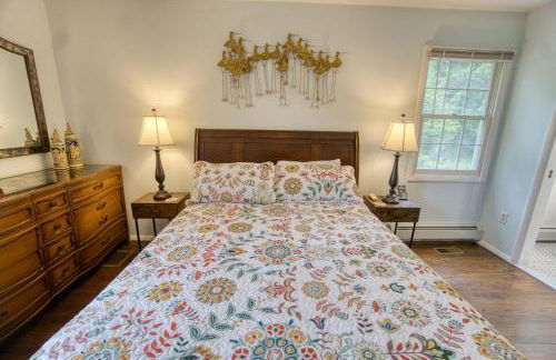 Catskills Getaway 3BR Retreat with Media Room, Near Casino, Bethel Woods and More - Foto 36