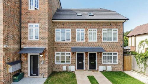 Prime Location 4-Bed Home in Croydon with Parking - Foto 4