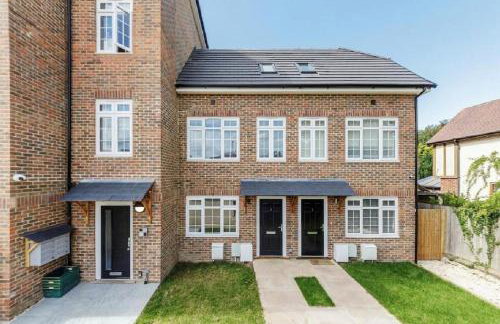 Prime Location 4-Bed Home in Croydon with Parking - Foto 4