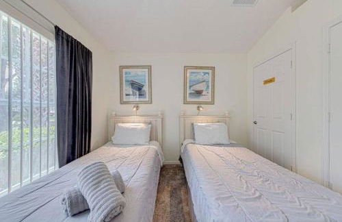 545 -Beautiful 4 Bed Home with Sparkling Pool and Games Room - Foto 36