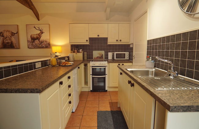 3-bed Cottage - Sleeps 5, Riverside, Hot Tub, Pets - Foto 8