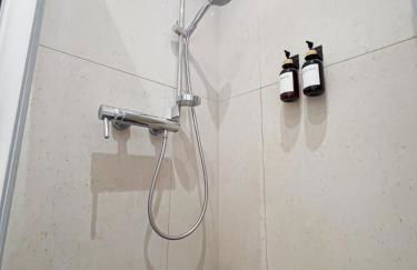 Erstklassiges Ferienapartment Citynah mit 1 Schlafzimmer - WiFi, TV, Küchenzeile, Waschmaschine&Trockner - Foto 30