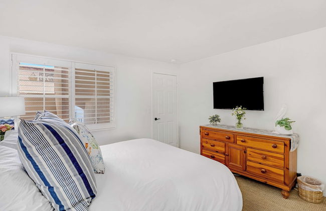 Shoreline Villa by Avantstay Steps to the Beach, Bay, & Pier! - Photo 32