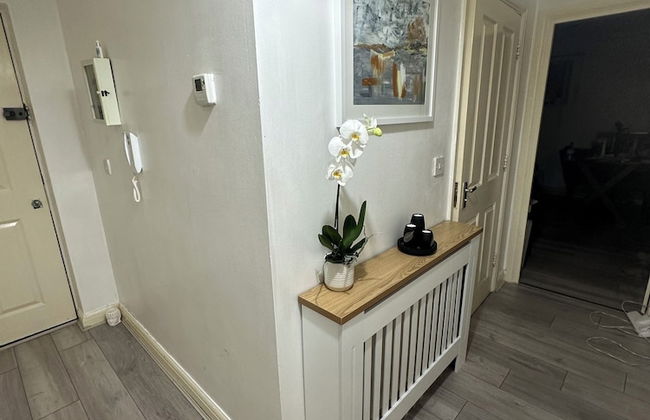 Charming Mi Casa Es Tu Casa 2-bed in Dagenham - Photo 8