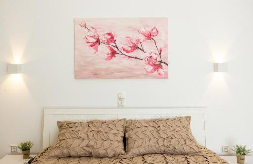 Lydia's East Apartment - Photo 11