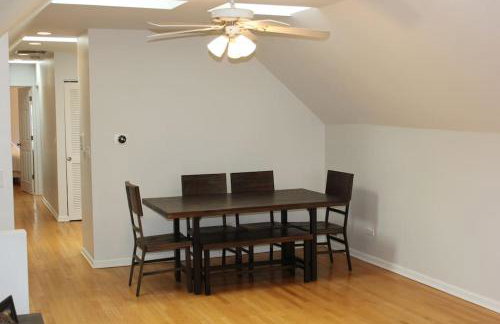Lincoln Park Living - 3 Queen Beds - Sleeps 6 - Foto 2