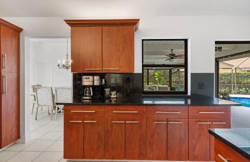 Three-Bedroom House - Best area-Heated Pool-Spa and Sauna Close to Beaches - Foto 27