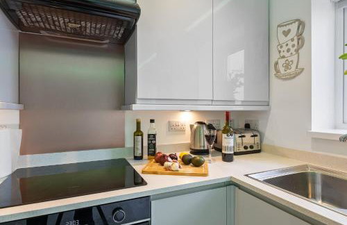 Substantial 5 bedroom townhouse with disabled access apartment, private off road parking space with EV point from 15th April 26, jaccuzi bath, Netflix and Wifi, near Argyle, boutique shops eateries and pubs - Foto 19