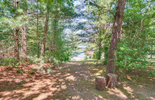 4 Mi to Bristol Beach! Coastal Retreat with Pond - Foto 29