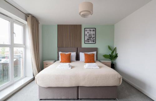 4 Bedroom House By Humming Nest Short Lets & Serviced Accommodation Milton Keynes With Free WiFi & Parking - Foto 10