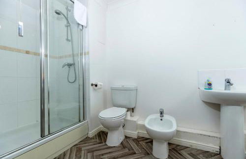 Spacious 3-Bed Home – Family Contractor Friendly - Foto 15