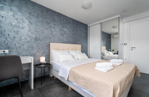 VILLA CVITA is a modern 5-bedroom villa with a Jacuzzi, a Gym and Finnish Sauna, a heated pool, and amazing views - Foto 22