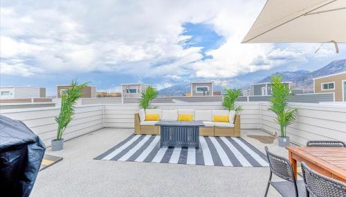 Modern 4BR Home Rooftop Patio Mountain Views - Foto 2