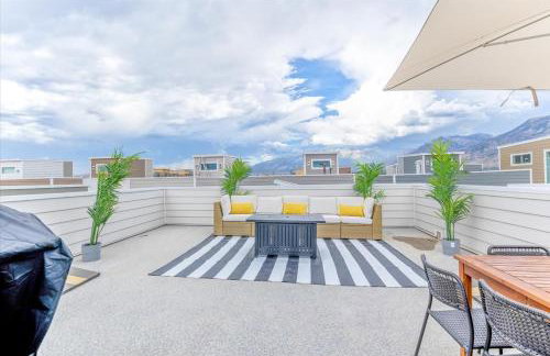 Modern 4BR Home Rooftop Patio Mountain Views - Foto 2