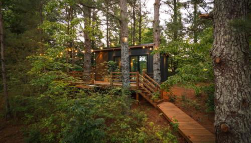 Luxury tiny cottage with deck hammock and hot tub! - Foto 3