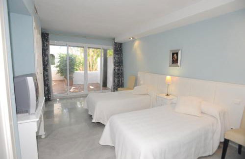 Bonito piso con jardines y piscina - Photo 15