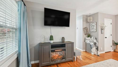 Vine Grove Home with Deck, 4 Mi to Saunders Springs! - Foto 5