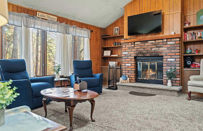 Mohegan by Avantstay Private Dock + Firepit Community Pool + Beach - Photo 1