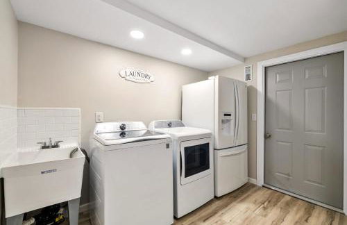 Tranquil Mountain Escape Luxurious 5-Bedroom Farmhouse with Pool - Foto 27