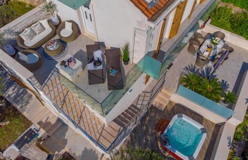 Uniquely designed Villa Ivana with outdoor Jacuzzi nearby the pebble Banje beach at the Island of Solta - Photo 3