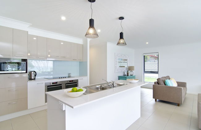 Sentosa at Tugun Beachfront Holiday Home - Photo 8