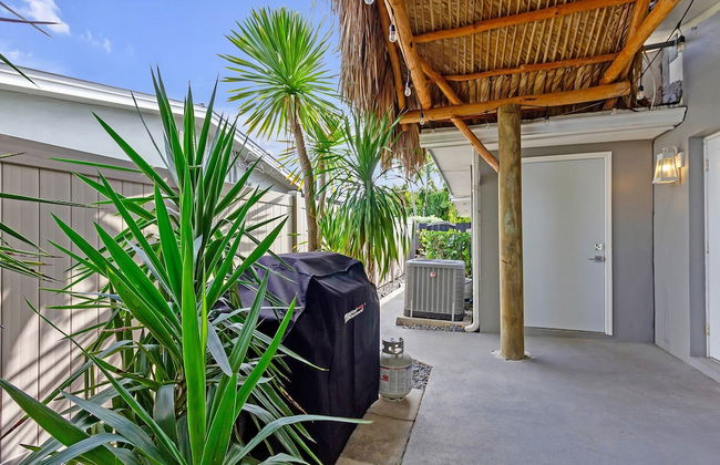 Flirty Flamingo Colorful Waterfront Escape w Pool - Foto 47