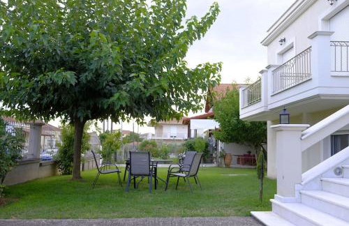 Vintage Garden House - Photo 18