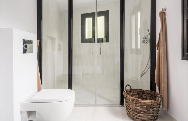 Magnificent And Modern Decorated Villa - Photo 25