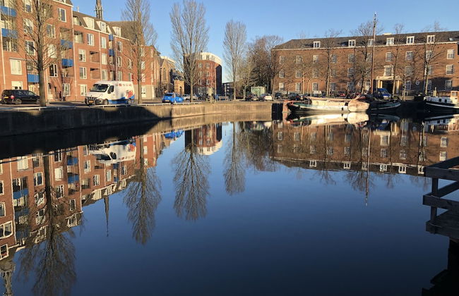 Slapen in eigentijds woonboot hotel - Foto 21