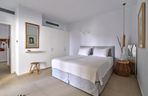 Private Luxury Scarlet beachfront villa, Molos, Paros - Photo 5