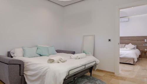 Villa Vista Verde Mijas Golf - Luxury with Optional heated pool & jacuzzi - Photo 5, towels