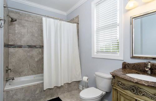 Hot Tub, Views & Game Room - 20 min to Downtown Asheville! - Foto 20