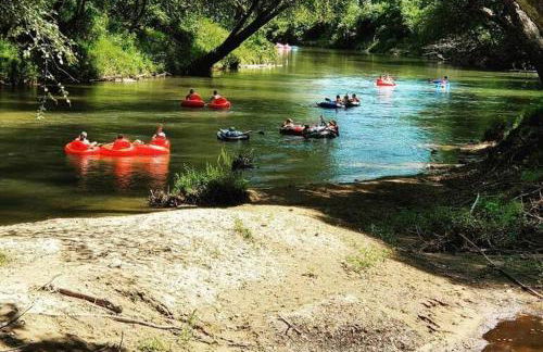 Fully Stocked Cabin Retreat w/ Game Room & Pond! - Foto 49