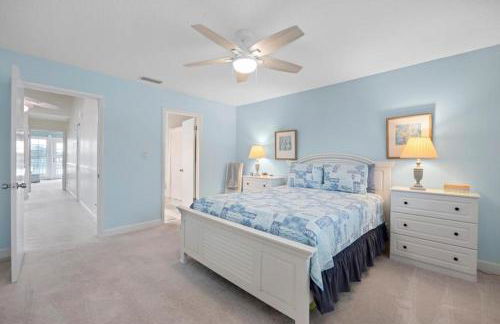 Beachy Vibes - 2BR w lake views & screened sunroom - Foto 8