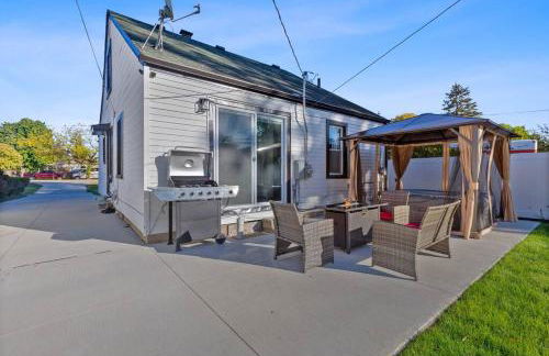 Dark House With HotTub TV in Rooms - Foto 29