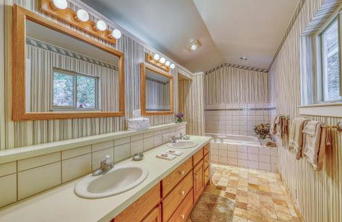 Northwest Shoreline Home - Foto 9