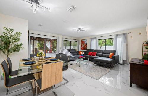 Chic 4BR Home Hot Tub Game Room - Foto 49