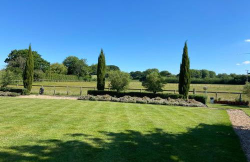 Large Country House with Hot Tub, Pool Table, and Log Burner - Photo 6