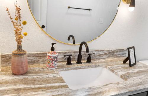 Heated Pool and Jacuzzi, Scenic Mountain View, Lux and Cozy, - Foto 11