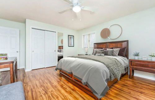 Epic Indoor Pool w/slide & hot tub close to beach - Foto 26