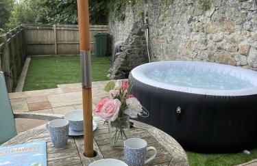 The Stables - Detached Cottage with Private Garden & Hot Tub - Foto 19