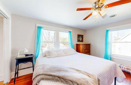 Yard, Porch and Fire Pit! Century-Old Hebron Escape - Foto 21