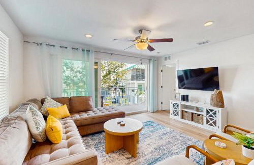 Mad Beach Hideaway - Photo 1