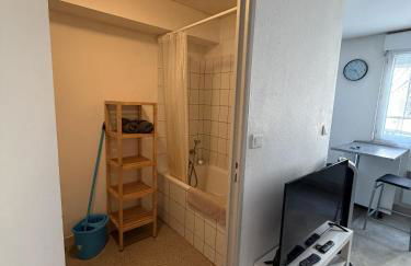 Studio 20m2 parking 4rue proudhon wifi rdcsureleve - Foto 9